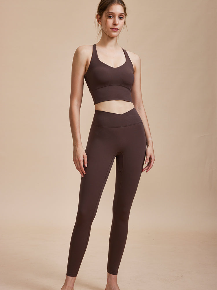 ミディアムサポート 背中スタイル スポーツブラ