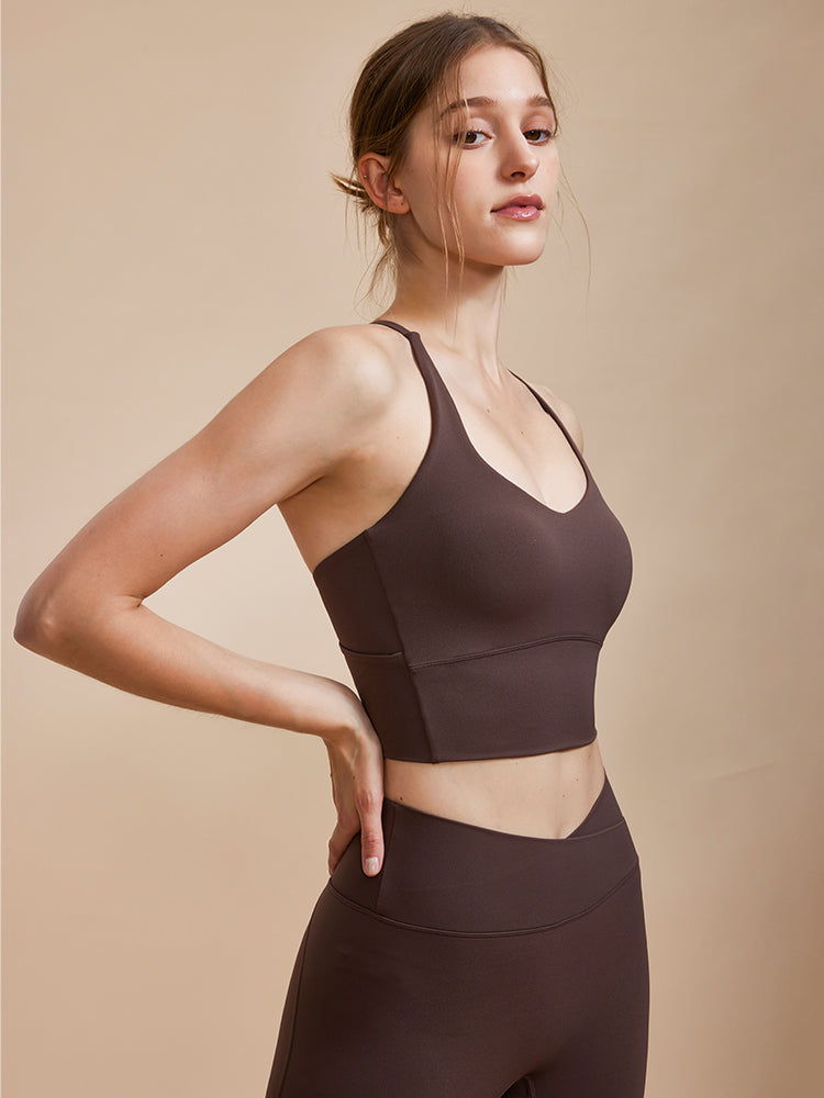 ミディアムサポート 背中スタイル スポーツブラ