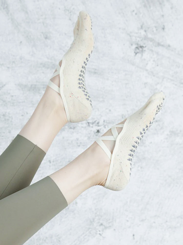 ヨガ ソックス 五本指 クロスデザイン 滑り止め付き