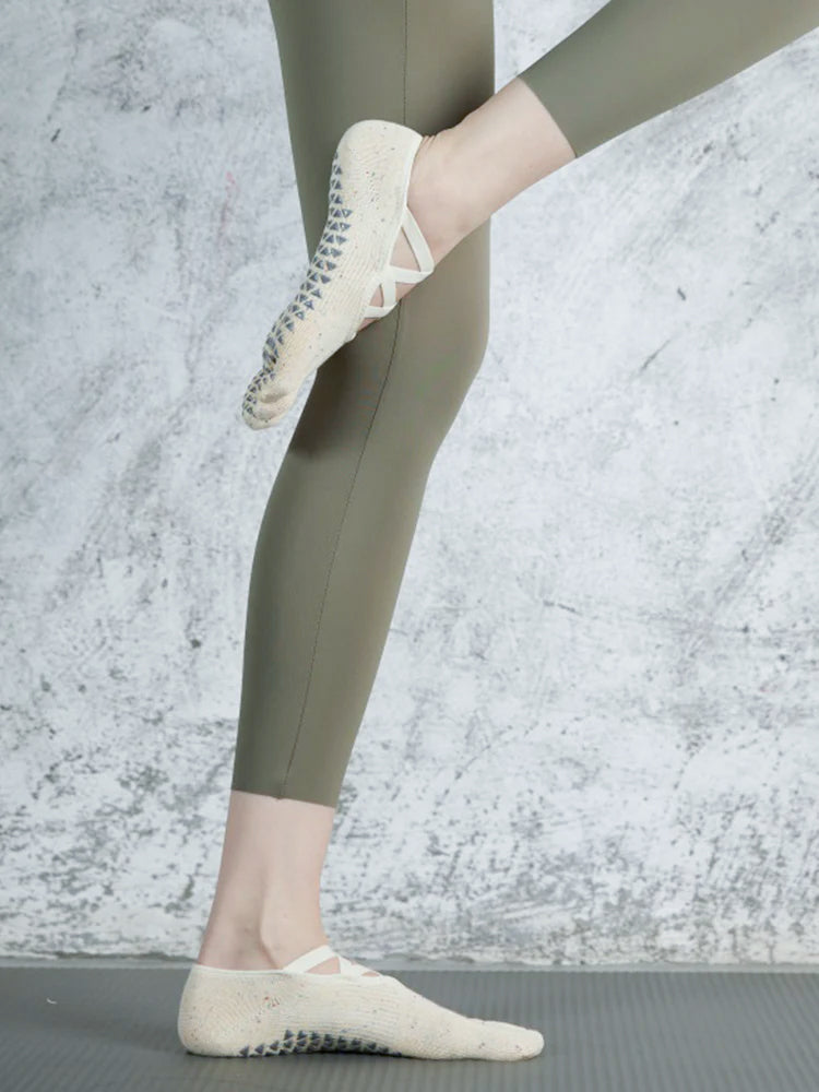 ヨガ ソックス 五本指 クロスデザイン 滑り止め付き