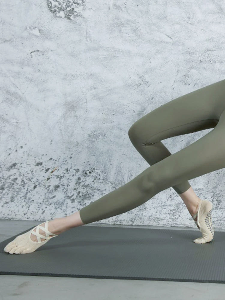 ヨガ ソックス 五本指 クロスデザイン 滑り止め付き