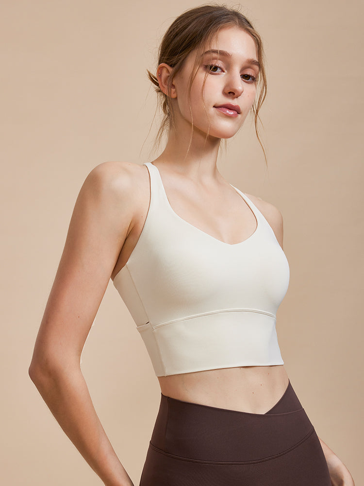 ミディアムサポート 背中スタイル スポーツブラ