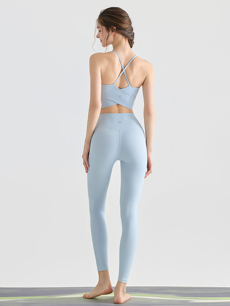 ミディアムサポート 背中スタイル スポーツブラ