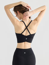 ミディアムサポート 背中スタイル スポーツブラ