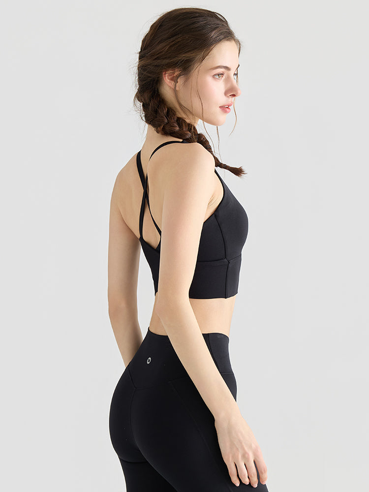 ミディアムサポート 背中スタイル スポーツブラ