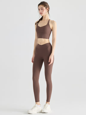 ミディアムサポート 背中スタイル スポーツブラ