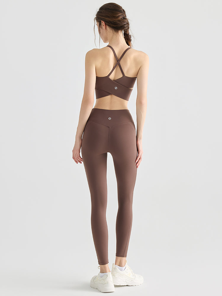 ミディアムサポート 背中スタイル スポーツブラ