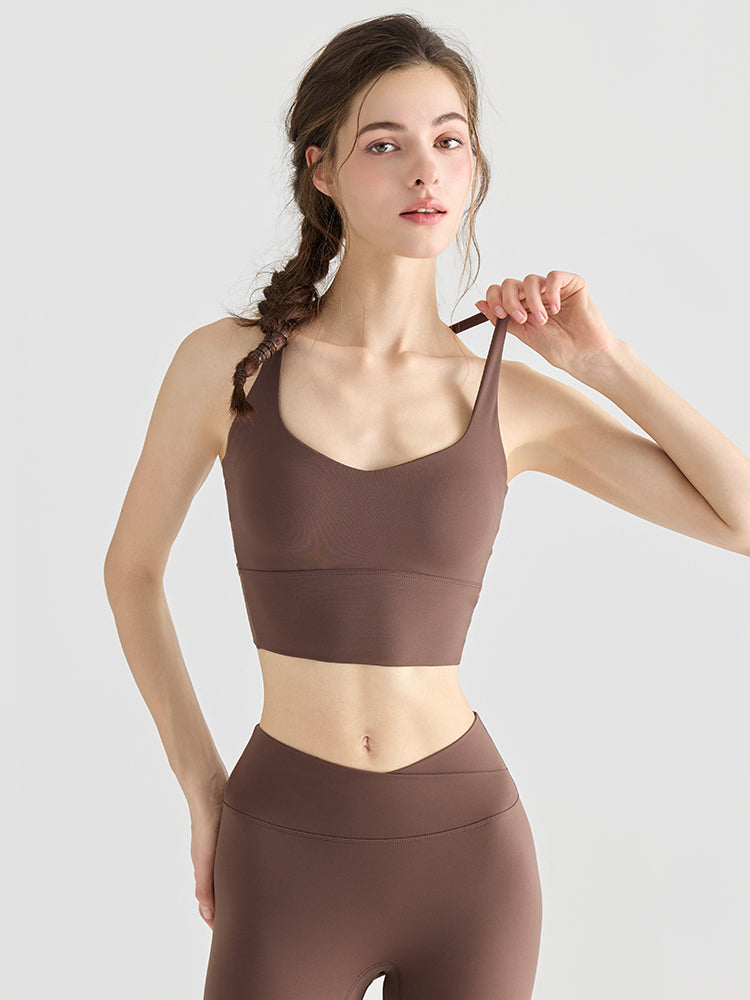 ミディアムサポート 背中スタイル スポーツブラ