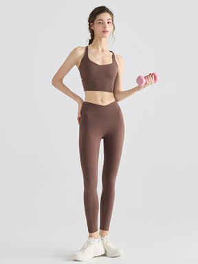 ミディアムサポート 背中スタイル スポーツブラ