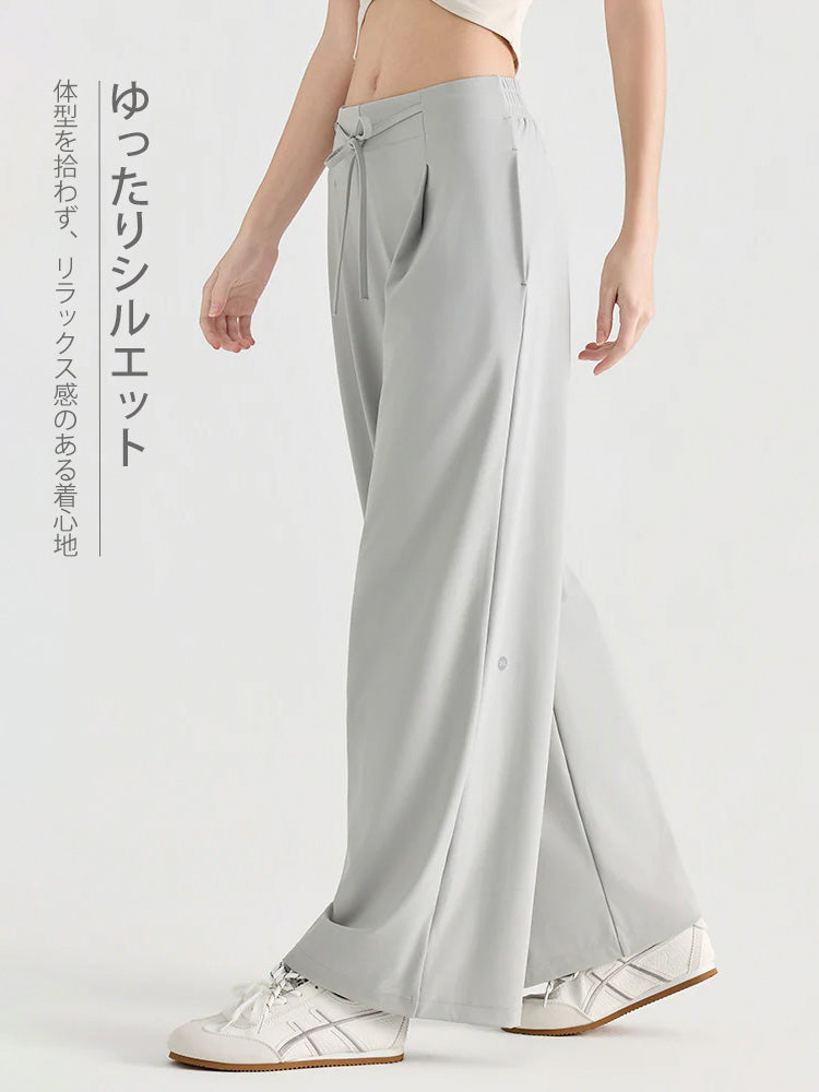 ピンタック入りワイドパンツの正面着用イメージ