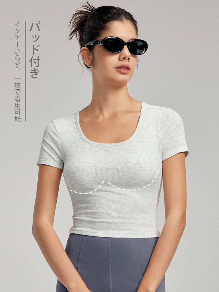 カップ付きクロップド丈のスポーツ半袖トップス