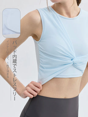蝶結び風デザインが特徴のパッド付きクロップド丈タンクトップ