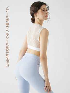 レース切り替えデザインのノースリーブタンクトップ