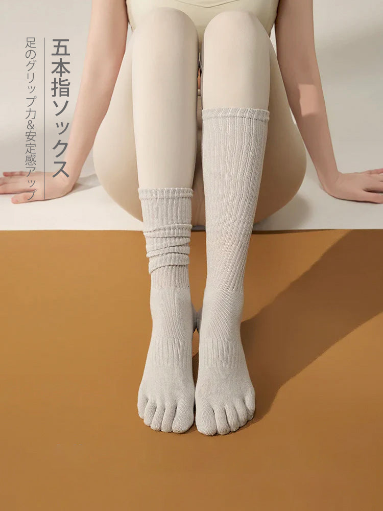 滑り止め付きのミドル丈5本指ヨガソックス