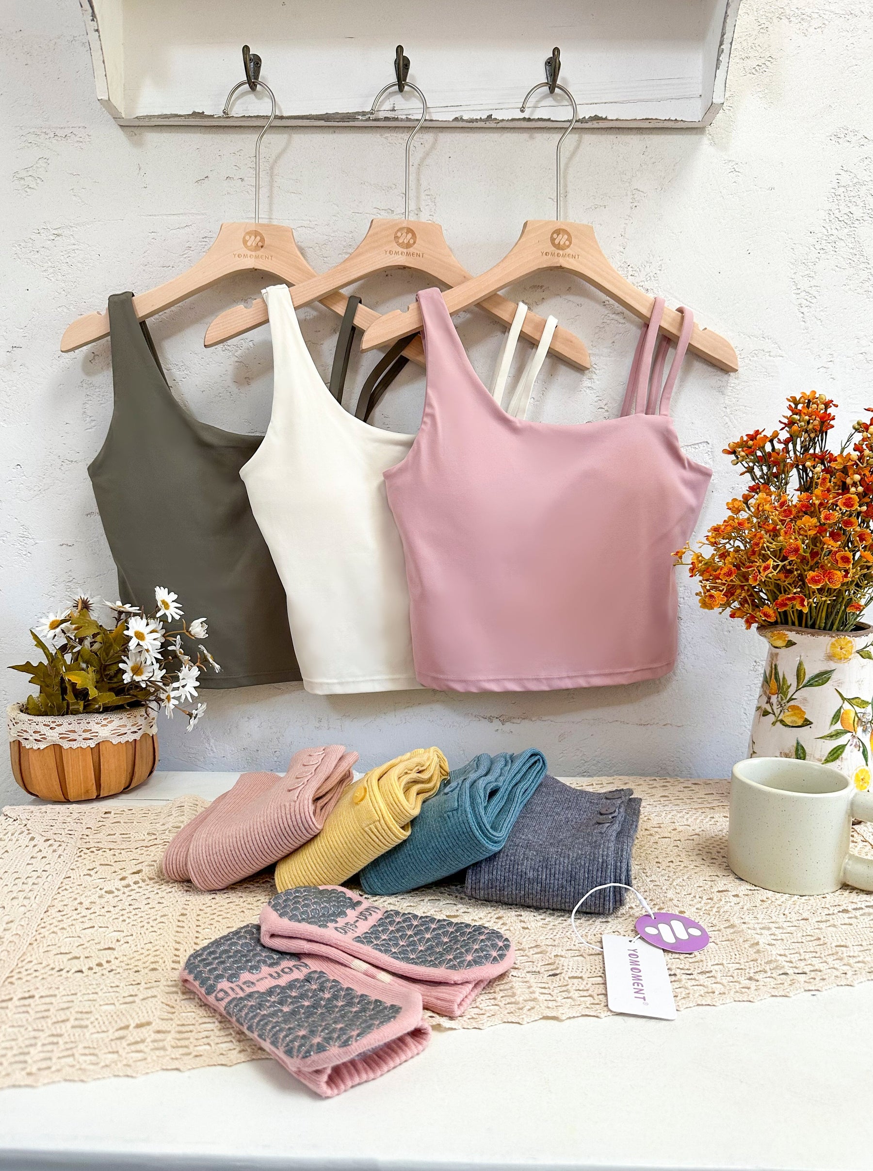 Yomoment アシンメトリー タンクトップ パッド付き レディース カップ付き ヨガウェア 上品