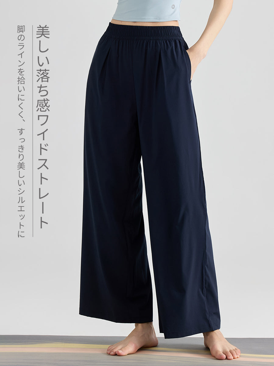 脚のラインを拾いにくい落ち感ワイドストレートパンツの着用イメージ