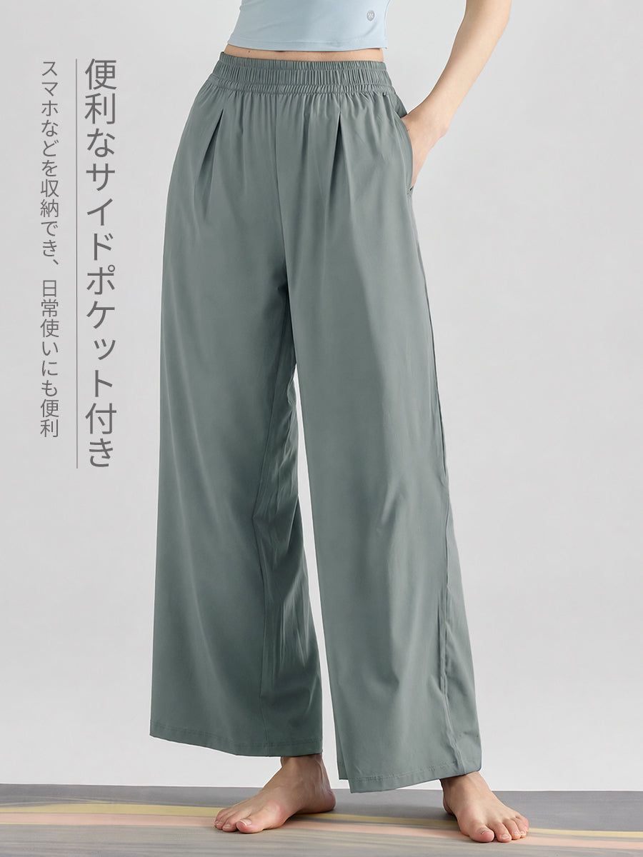 脚のラインを拾いにくい落ち感ワイドストレートパンツの着用イメージ